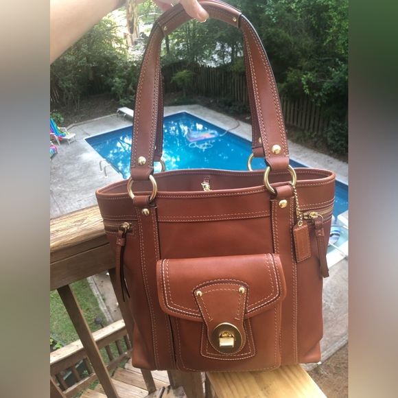 Coach Handbags - Coach GiGi #F12888 Vintage Coach Shoulder bag in Excellent Condition
